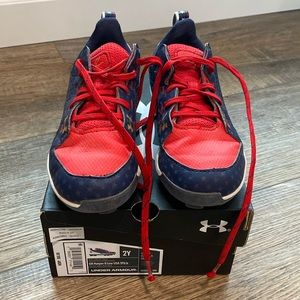 Boys UA Harper 6 Low USA baseball cleats, size 2Y.
